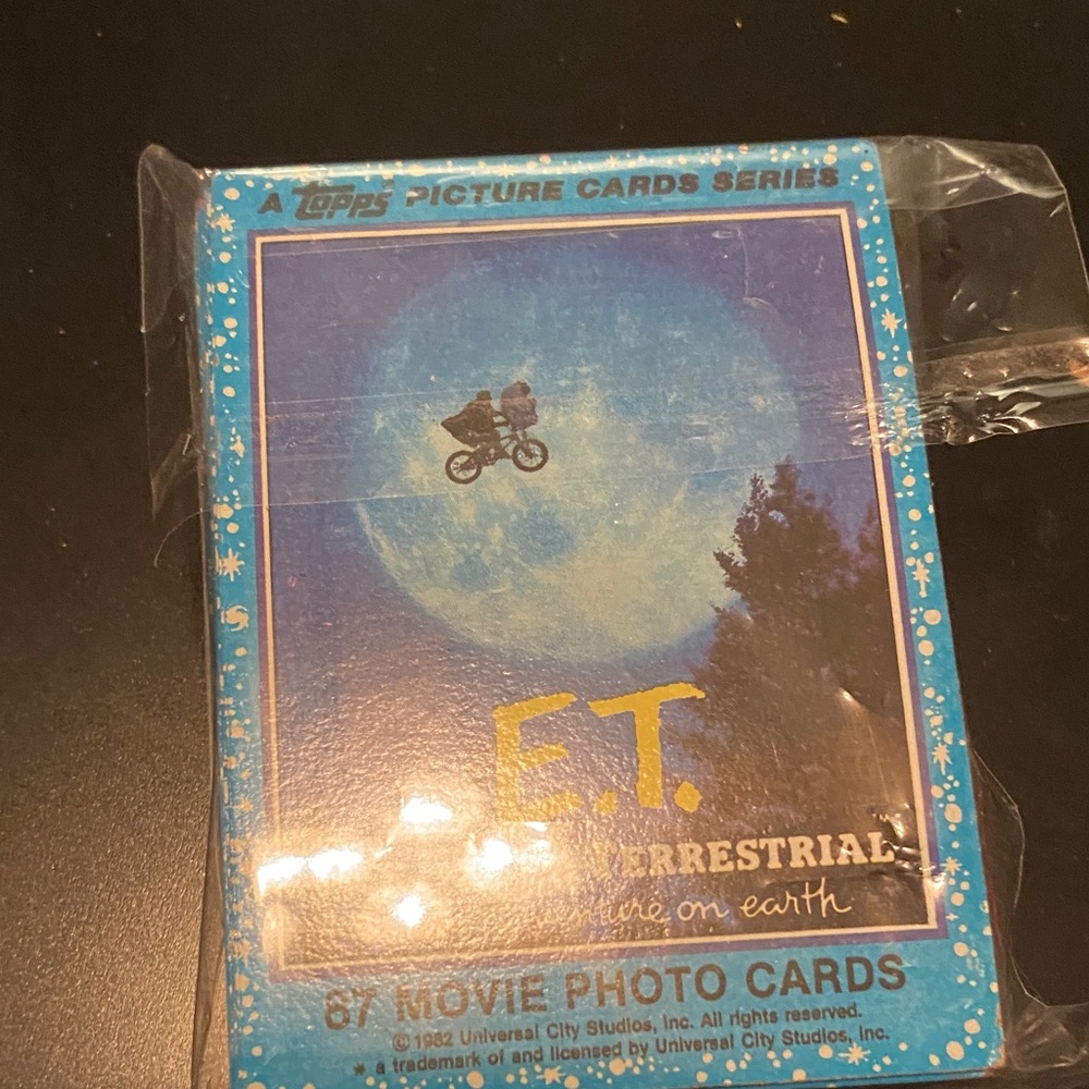 Topps E.T. Picture Cards with Blue and Yellow Design